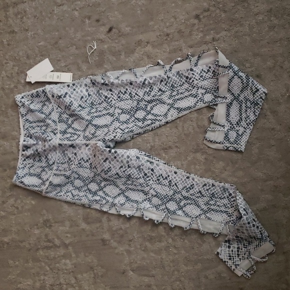 🖤🩶🤍Good American zig zag leggings - Picture 2 of 4